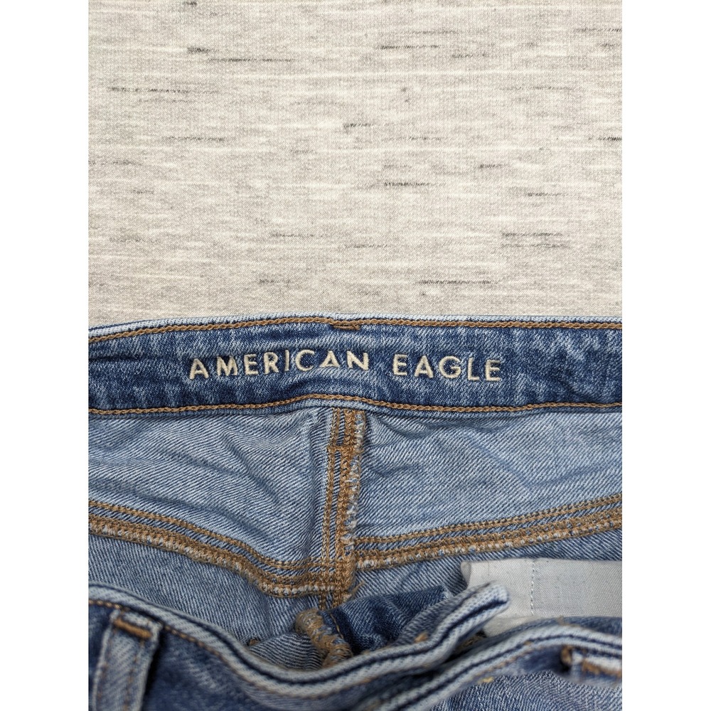 American‎ Eagle Mom Jeans Ripped Distressed Highest Rise Light Wash Size 6 Long - Picture 5 of 10